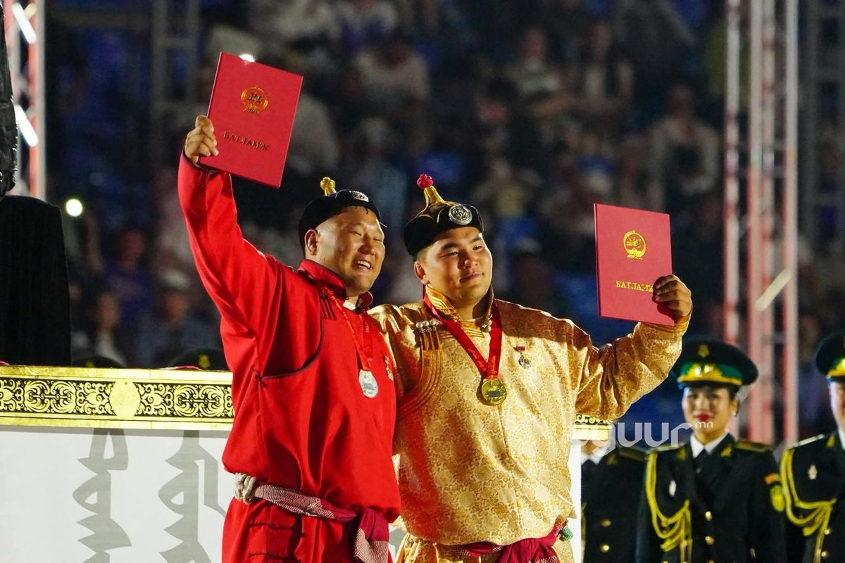 Хэл амгүй, хэрүүл уруулгүй биесээ хайрладаг, атаа жөтөөгүй нэг салбарт өрсөлдөж буй бусдыгаа хүндэлж чаддаг, булхай булзаагүй нэгнийхээ амжилтыг хүлээн зөвшөөрч чаддаг, хамгийн гол нь авлига асуудалгүй бол бөх байтугай нийгмийн бүхий л салбар ийм гоё, ойлгомжтой, тунгалаг,