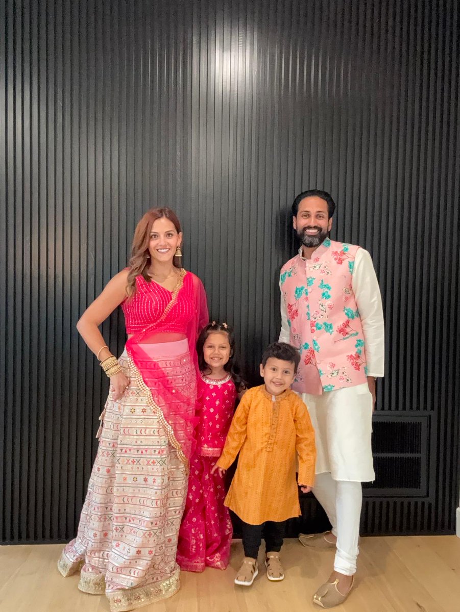 SunShakSunday's tweet image. ShakFam cleans up well. 
Esp for Indian Sweet 16s.
🙏🏽