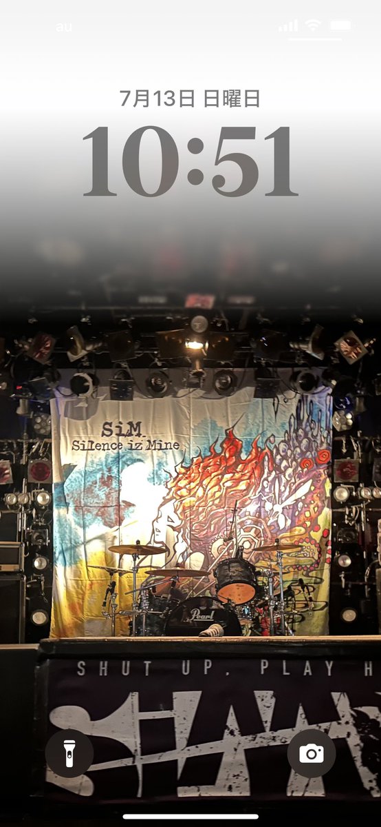 juusanban's tweet photo. ロック画面とホーム画面の差が激しい https://t.co/Xjp9NDe54B