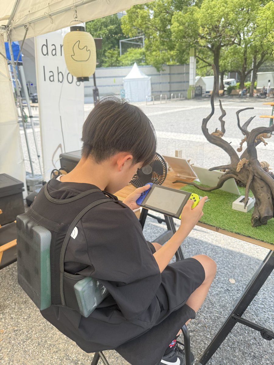 KidsCampFes's tweet photo. 保冷ベスト×空調服、マジで涼しい‼️てか、寒いぐらい💦
製造が追いつかず3Dプリンター持ち込んで最終日は販売します😄
#インスパイアトーキョー
#danlabo https://t.co/khhKMMklDF