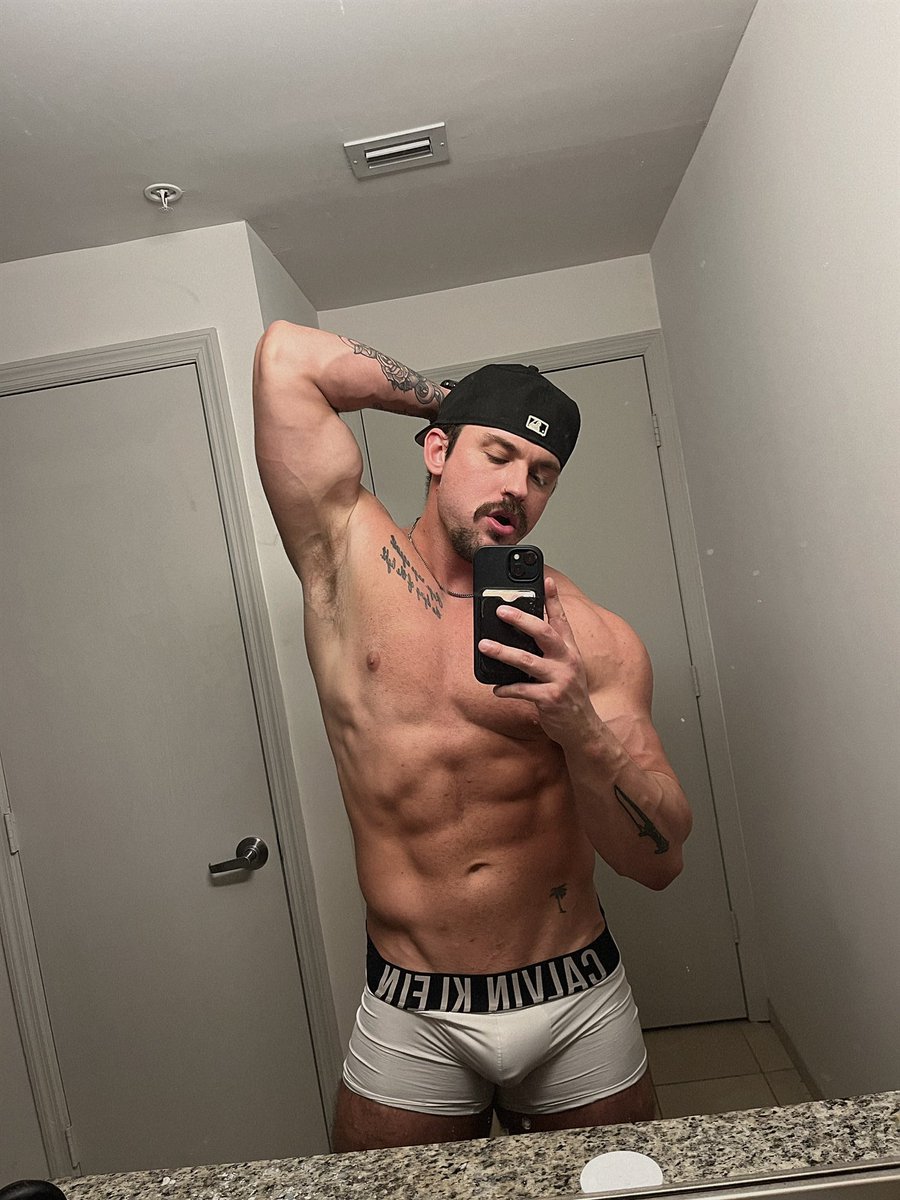 ColeyVance's tweet photo. sweaty https://t.co/nxVSytV7HI