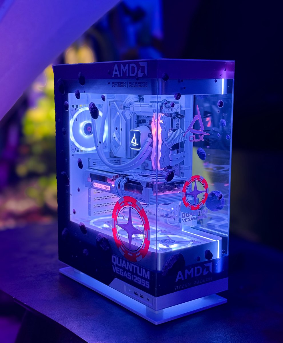 CLXGaming's tweet image. We’ve teamed up with @AMDGaming and @QuantumVegas for Quantum Vegas 2955 to bring a custom @AMD -powered CLX PC to the ’verse 👾
One lucky attendee will be flying home with this beast!
Built for bounty hunting, mining ops, dogfights & deep-space flexing in @RobertsSpaceInd…