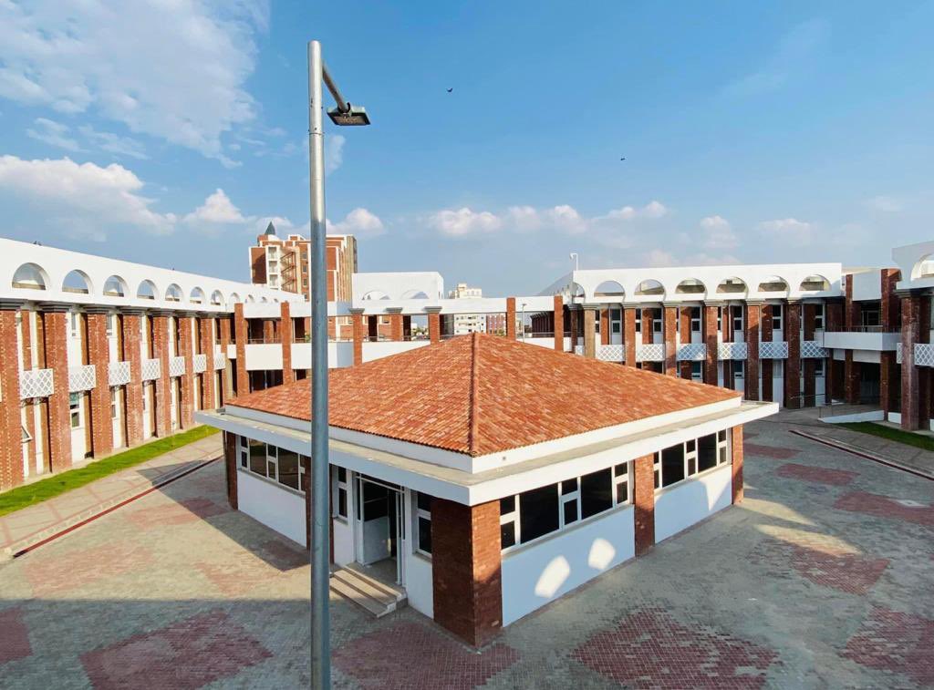 zuba75489's tweet image. #SindhGovt چلڈرن اسپتال سکھر کا انفراسٹرکچر مکمل! 🌟
200 بستروں پر مشتمل جدید اسپتال، SICHN کے تحت مفت بچوں کا علاج فراہم کرے گا—جلد کام شروع ہونے والا ہے۔
#SindhFacts #ChildHealth