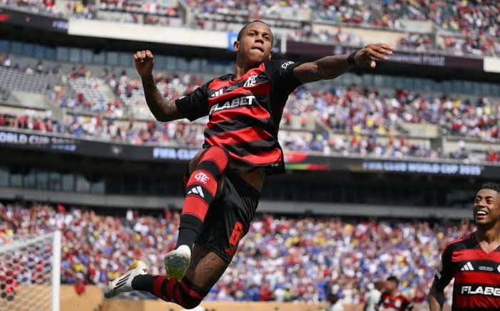 E a nossa cara , entra em campo mastigando “chicrete” , cheio de marra , cara de favelado e cria do Ninho! Pica das galáxias!!!