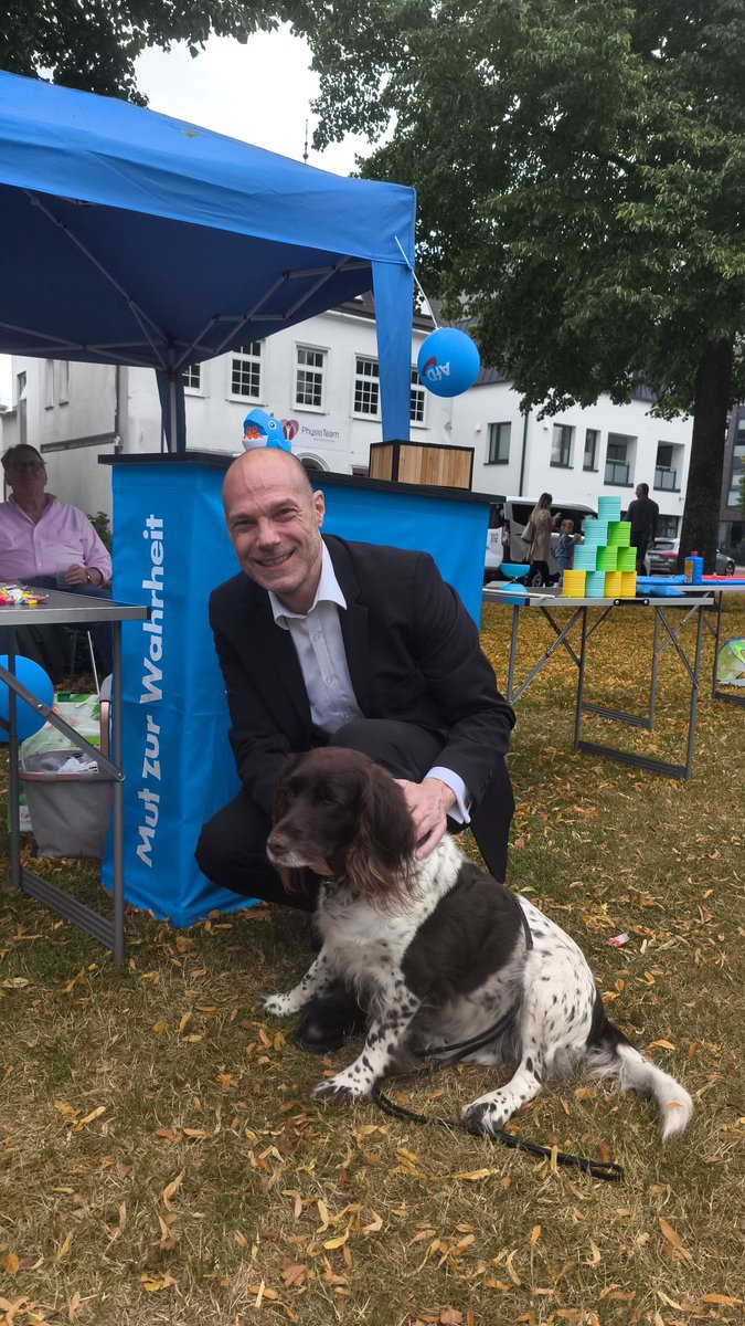 Skandal: Auf einem AfD-Geheimtreffen in Kaltenkirchen planen (und üben!) gleich mehrere Bundestagsabgeordnete den Wiederaufbau des Landes nach den verheerenden Regierungskoalitionen der letzten Jahre. (Geheimtipp: Blau an die Spitze!) 
Mit Beatrix von Storch und Jochen Haug