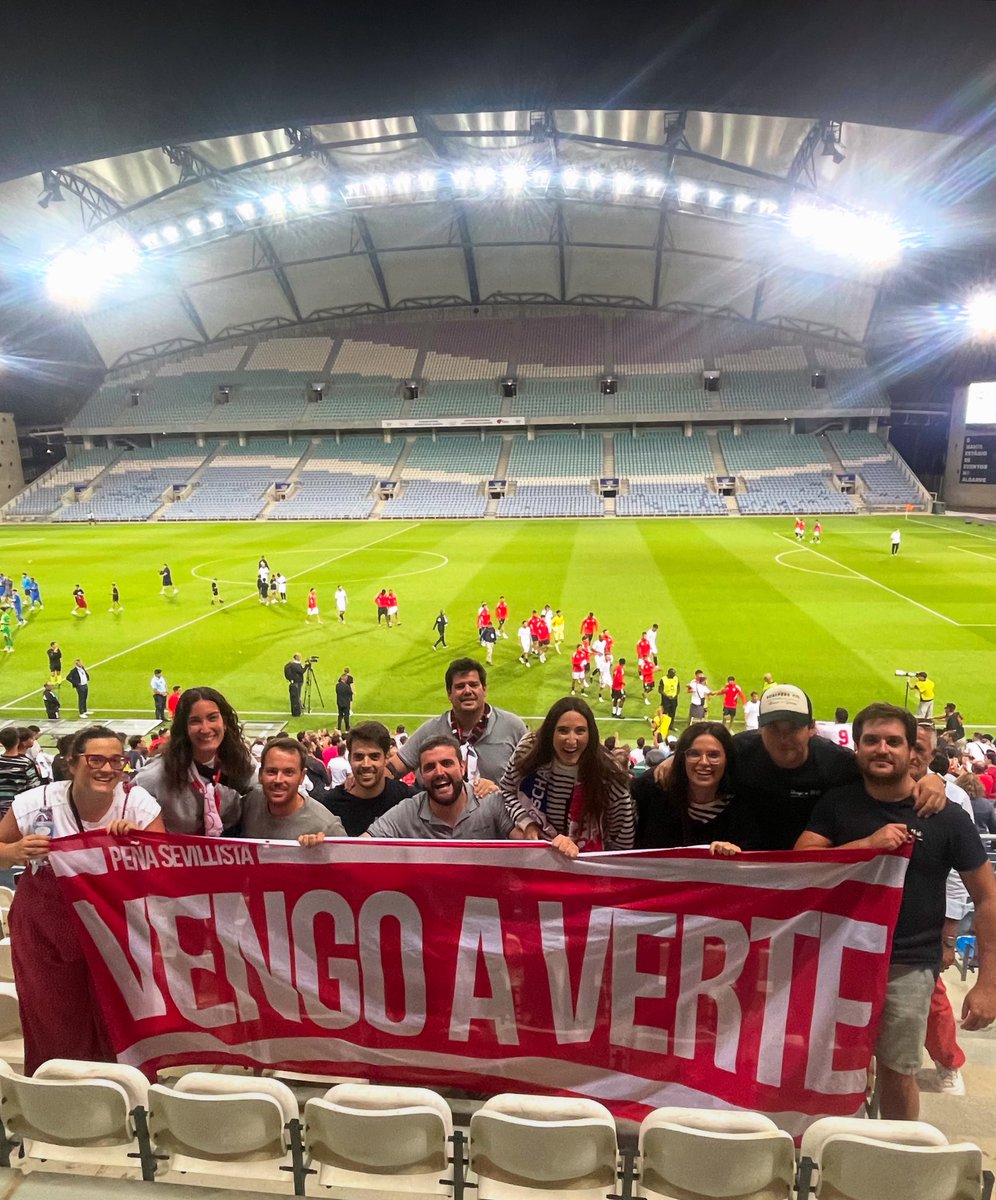 Seguimos haciendo lo que nos gusta: viajar. #SevillaFC