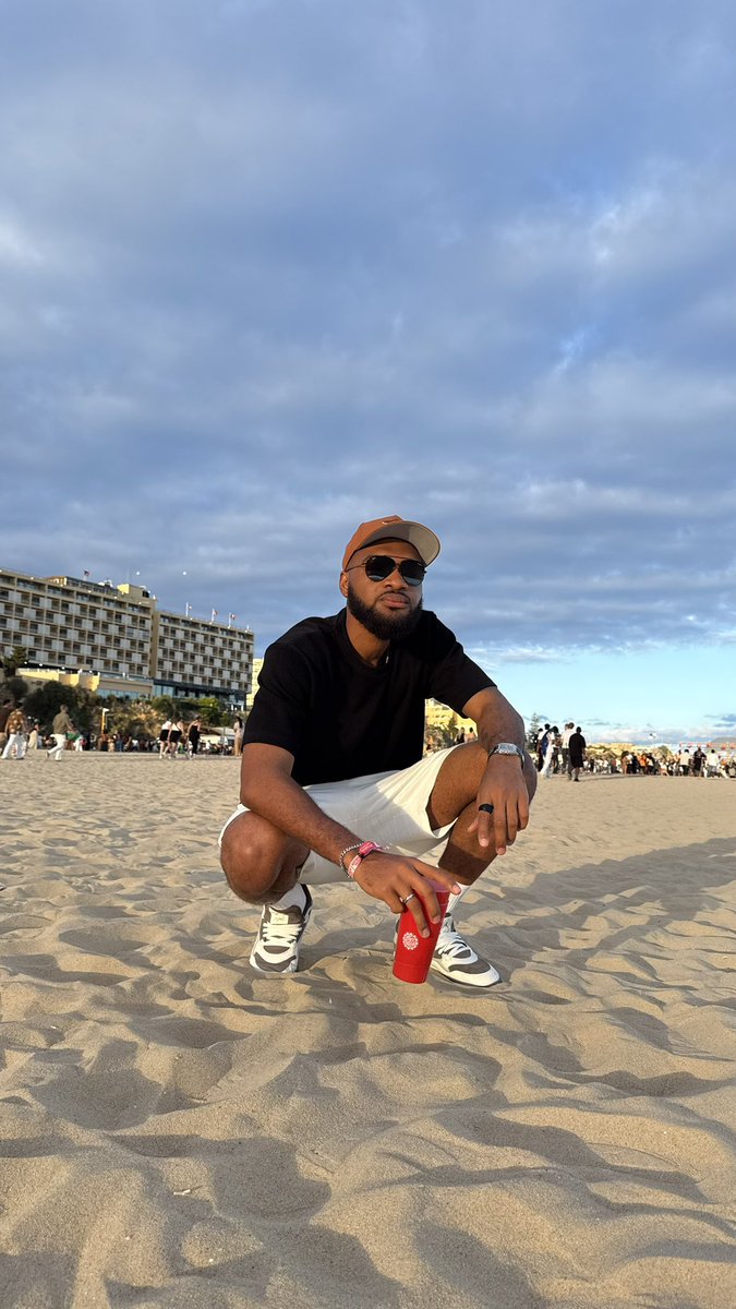 tayoainafilms's tweet image. Fun times at the biggest African Music Festival in the world. Davido, Burna and Tems killed it! 

Also got to experience the best of both homes. 🇳🇬 + 🇵🇹