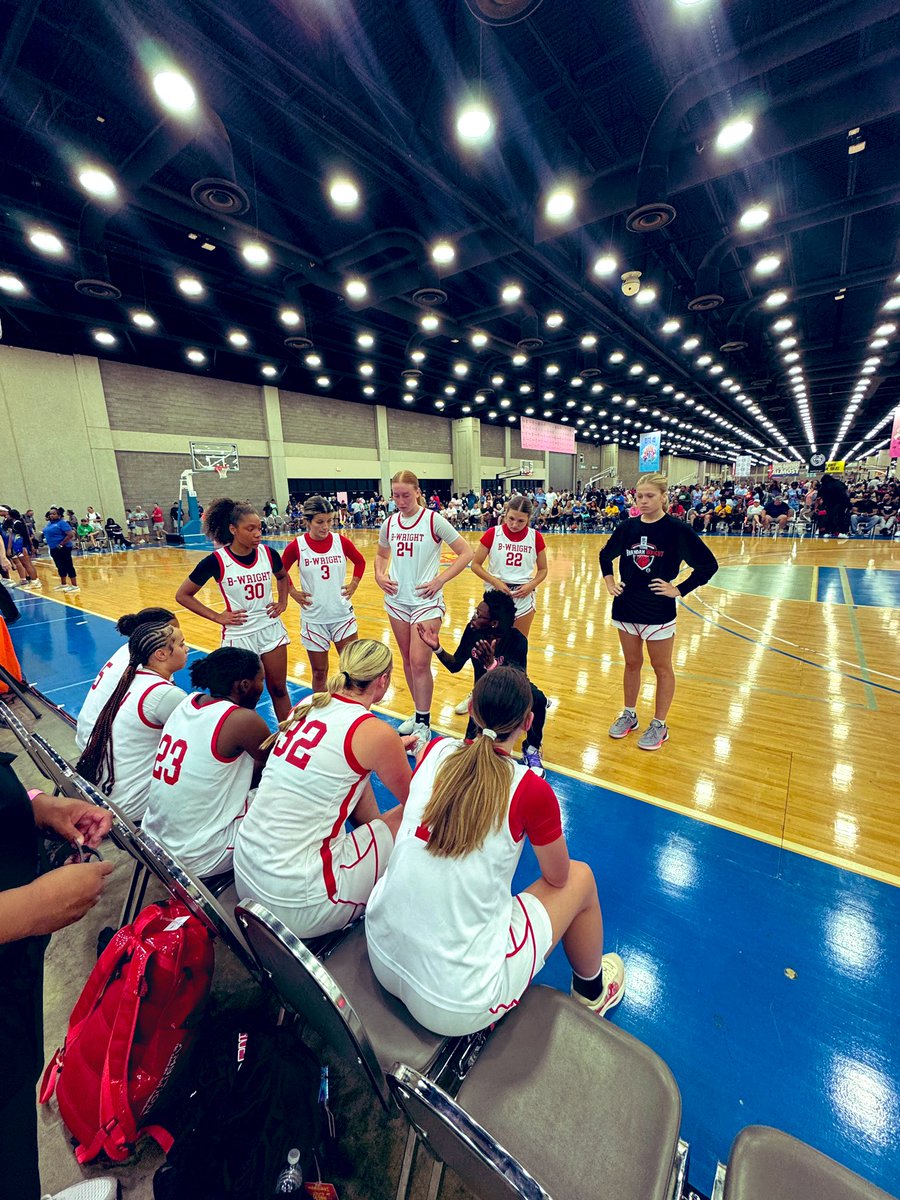 TBWexposure's tweet photo. Inside the huddle… https://t.co/bur1GANTvx