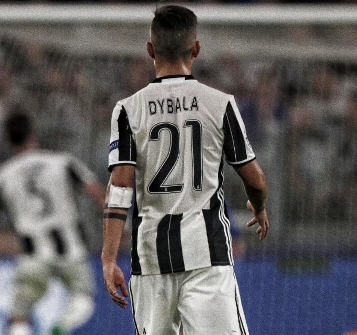 6anis_fcb's tweet photo. Le prime de Dybala ptdrr fallait seulement รชtre lร https://t.co/dswOaEB9v0