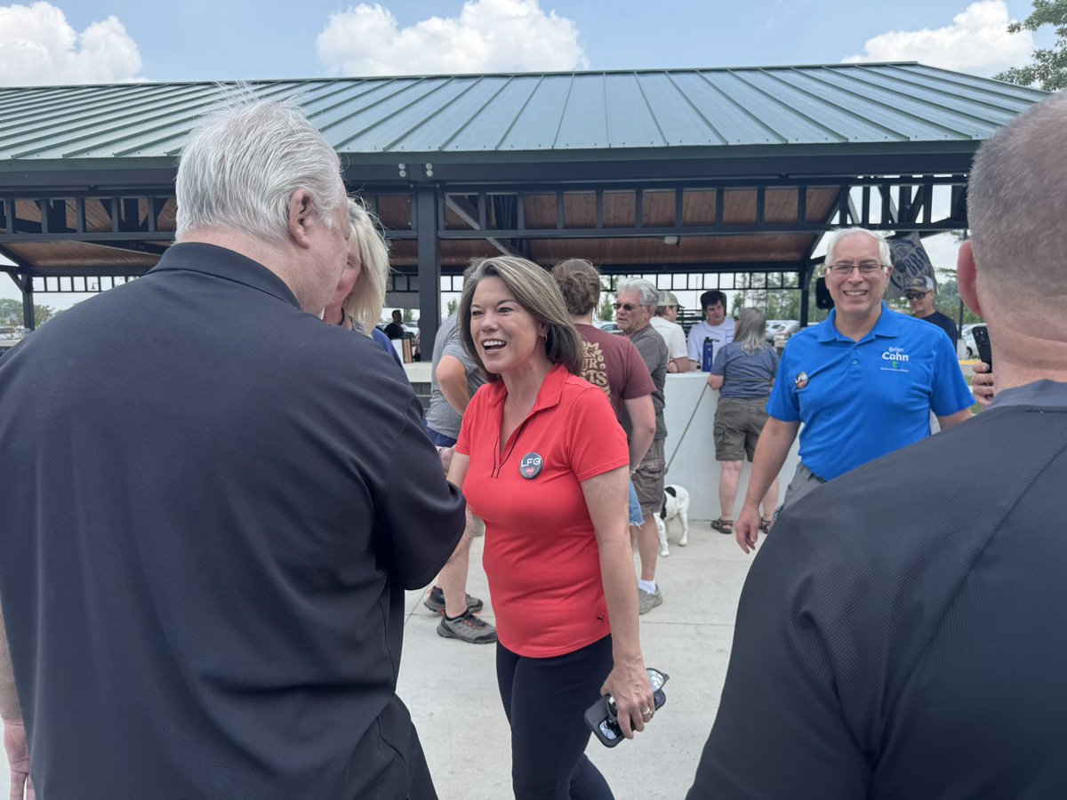 AngieCraigMN's tweet image. Loved seeing so many friends and familiar faces in Lakeville today at the annual Pan-O-Prog Blue BBQ! We are so much more powerful when we come together, and this community brings me hope for Minnesota’s future.