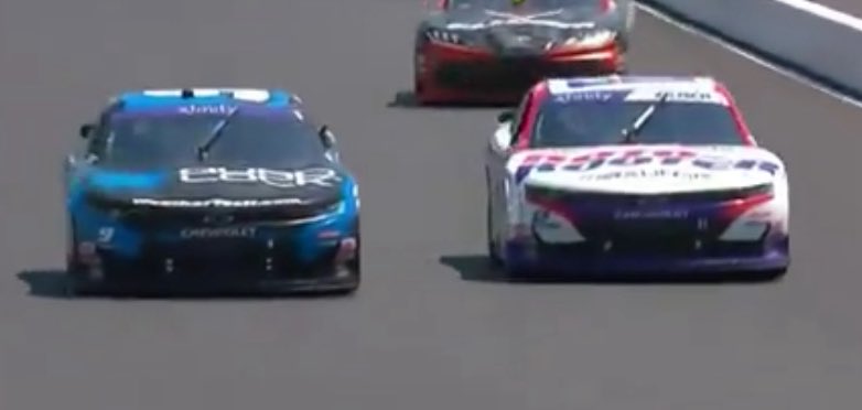 JRMotorsports's tweet photo. We’d give this battle a 👍 https://t.co/5CI9Z2Xgwy