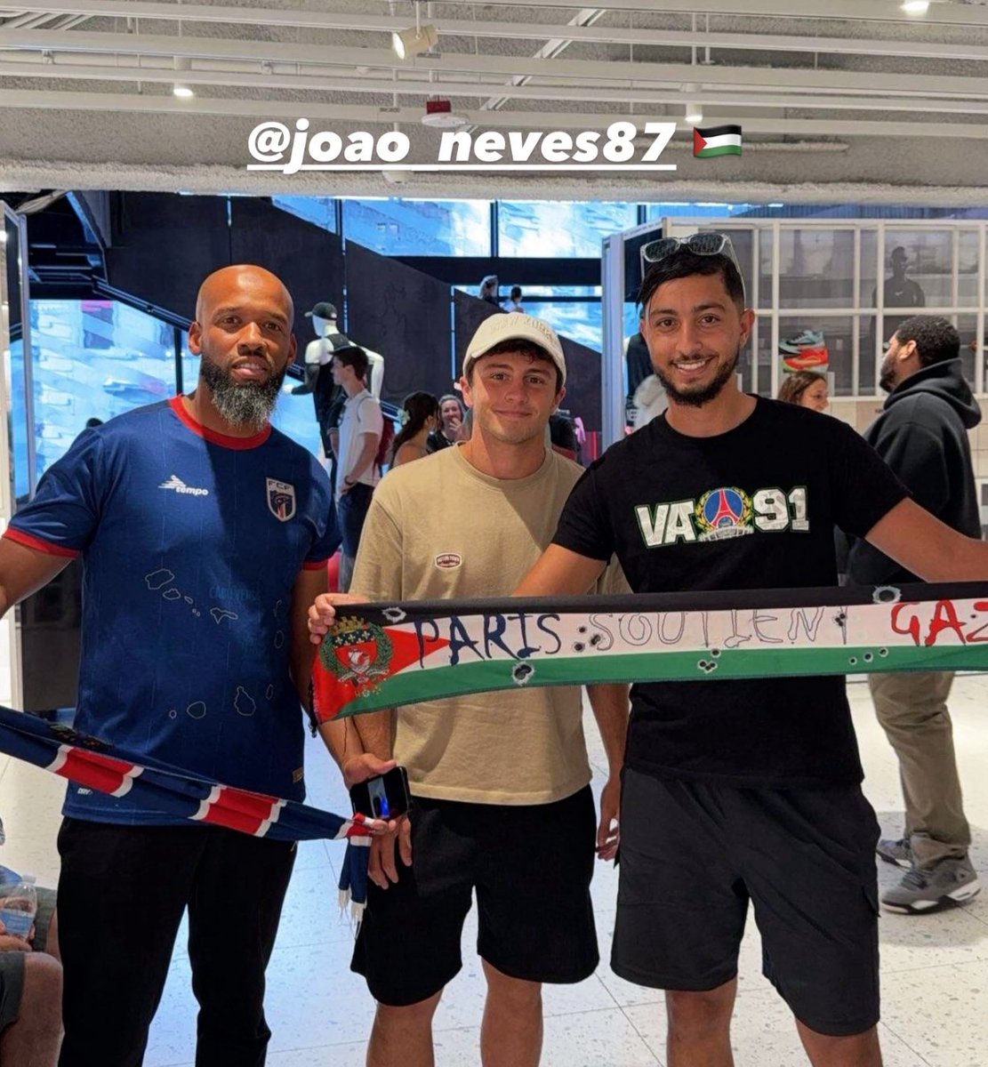 Joao Neves x PSG Ultras <a href="/PSG_inside/">Paris Saint-Germain</a> 

🇵🇸🇵🇸🇵🇸🇵🇸🇵🇸