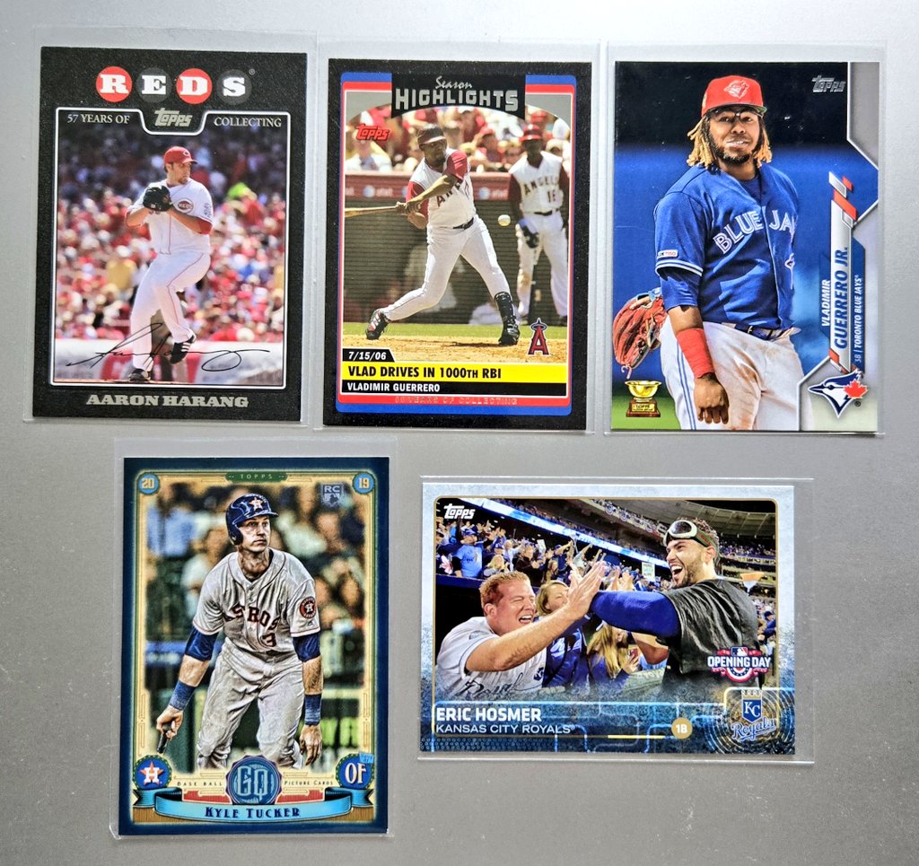 hbmiller27's tweet image. Some very sneaky dollar box finds today at @nates_cards card show. That's why you take the time to dig!