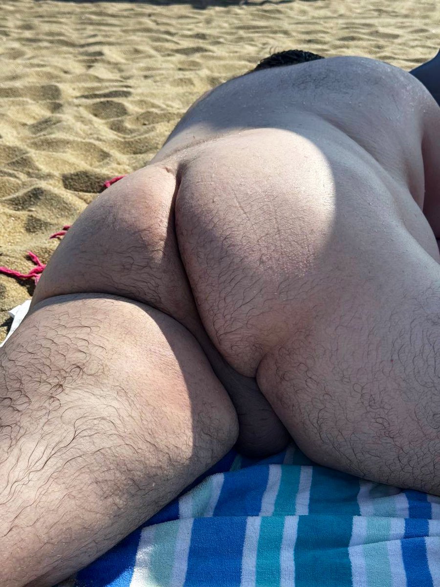 Hey, thanks for the help with the sunscreen. Um…you can, uh…you can go now, or…well, fine, just don’t drool—somebody’ll notice

#nsfwgay #chubby #exhibitionist