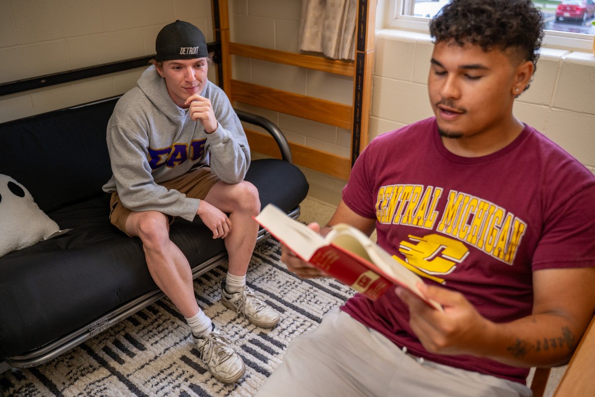 CMUniversity's tweet image. Ready to see where you&apos;ll live, eat and study? Register for a campus visit today: bit.ly/3U0gWrz
