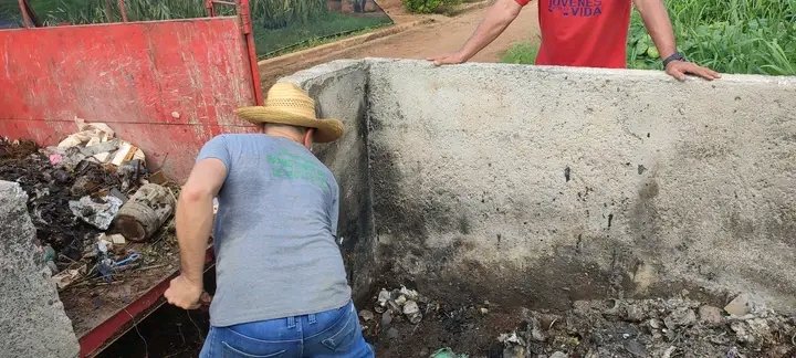 Este viernes, nuestro Centro de Bioplantas realizó un cambio de labor para la higienización de las áreas de producción. 
Estos cambios de labor se están realizando en este último mes en conmemoración al #26DeVictorias.
#LatirAvileño 
#CiegoEn26 
#biotecnologíavegetal 
#higiene