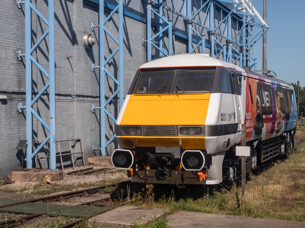 Rail_Photter's tweet image. LNER 91105 NATIONAL RAILWAY MUSEUM 50 YEARS 1975-2025 is now sat outside the NRM. Expect this will return to traffic next week.
NRM 12/07/25.