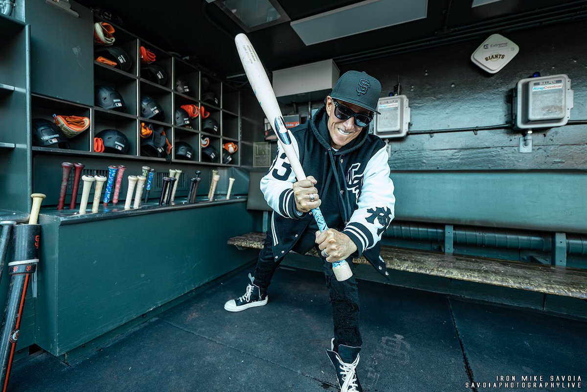 NealSchonMusic's tweet photo. Giants game yesterday! I threw the 1st pitch 👊🏽 https://t.co/kETwALMqhn