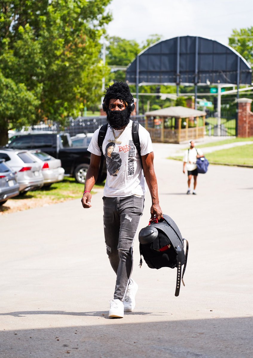 OzarksLunkers's tweet photo. MASK ON, MASK OFF
READY FOR GAME DAY!
#lunkshow #RedOut https://t.co/M372XFrcJe