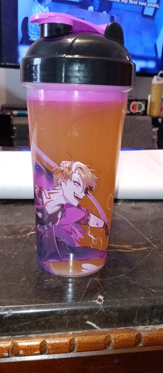 MY ORDER CAME!! Quinn's cup is so pretty! I love how his marks on his neck are empty so the drink that you have will be the color! I put a bit of the flavor for half the cup and filled the rest with orange juice! Bought the standee too but I'm too lazy to get up :p #quinnbenet