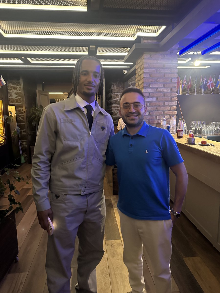 Fenerbahçemizin yeni transferi Archie Brown hayırlı olsun. Bu sene takıma büyük katkısı olacağını düşündüğüm sürpriz transfer. <a href="/Fenerbahce/">Fenerbahçe SK</a> <a href="/FFTVofficial/">FF TV</a>