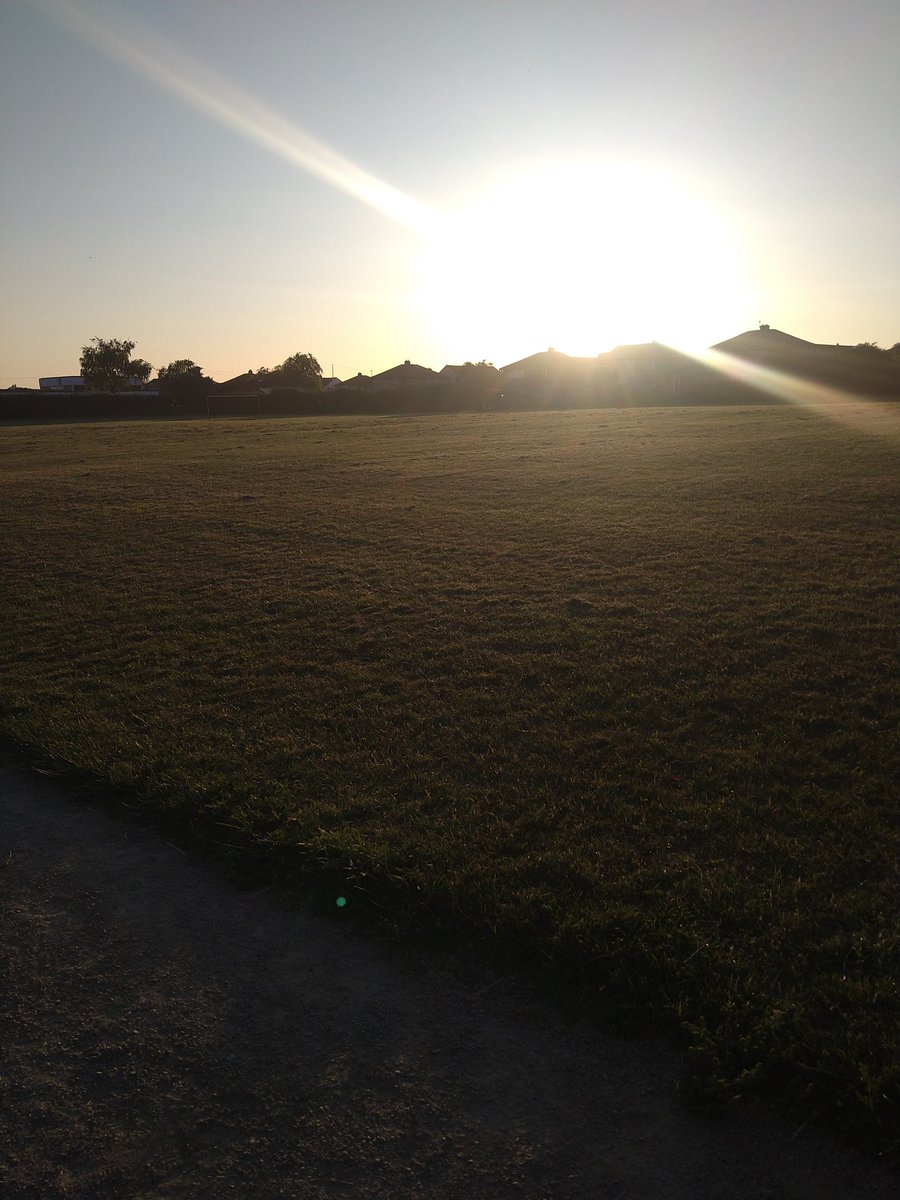WilsdonP's tweet photo. Tyersal park sunset #calm https://t.co/0xQjIrbJHX