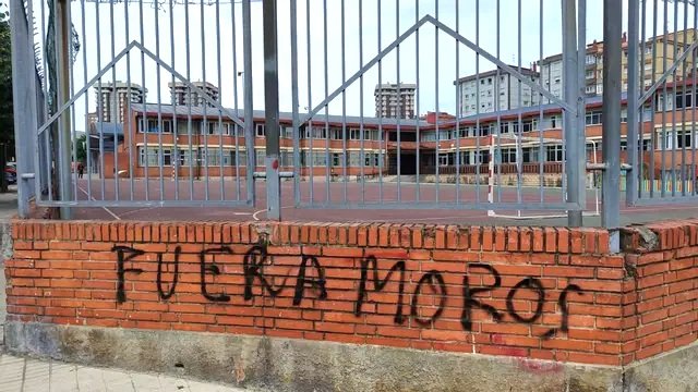 LA_GUACHIPUPA's tweet photo. @vitoquiles Hasta que se llenen todos los muros y paredes de España. FUERA MOROS. REMIGRACIÓN YA https://t.co/3duX8A5spq