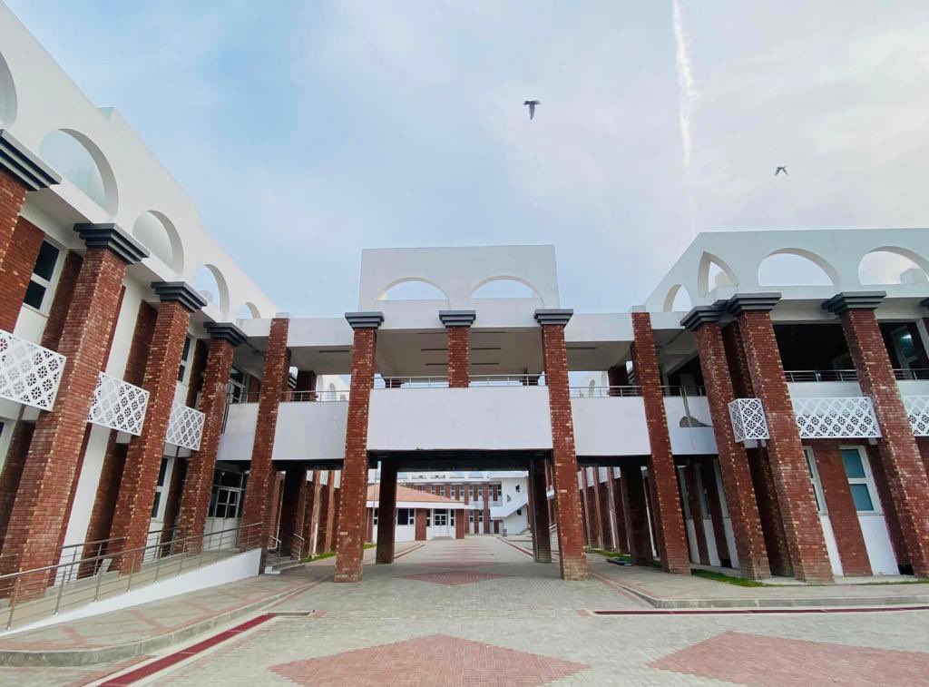 banbhan_raza's tweet image. سندھ میں صحت کی نئی تاریخ!
سکھر کا 200 بستروں کا چلڈرن اسپتال مکمل —
SICHN کے ذریعے بچوں کا علاج ہوگا مکمل طور پر مفت 🏥
یہ ہے عوامی خدمت، یہ ہے #SindhGovt
#ChildHealth #SindhFacts