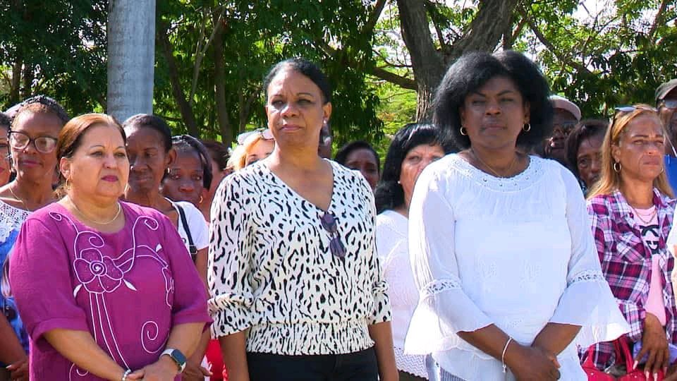 🇨🇺 Merecido homenaje a Mariana Grajales en el 210 aniversario de su natalicio, desde Santa Ifigenia,  con la presencia de  <a href="/TeresaBoue/">@SecGFMC</a> <a href="/InesMChapman/">Inés María Chapman Waugh</a> y <a href="/BeatrizJUrrutia/">Beatriz Johnson Urrutia</a> y el pueblo santiaguero, en representación de todos los cubanos. 
#MujeresEnRevolución