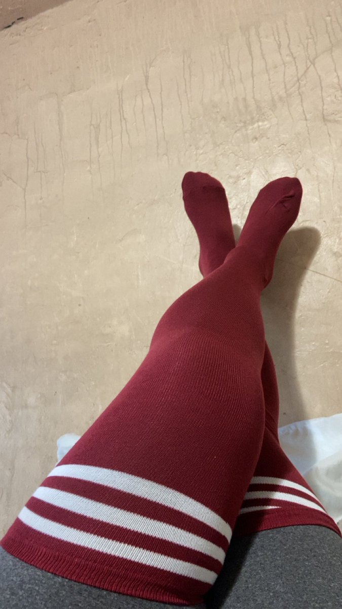 Sunflowerz_b's tweet photo. Thicc thighs #thicc #stockings https://t.co/NMwxib7iga
