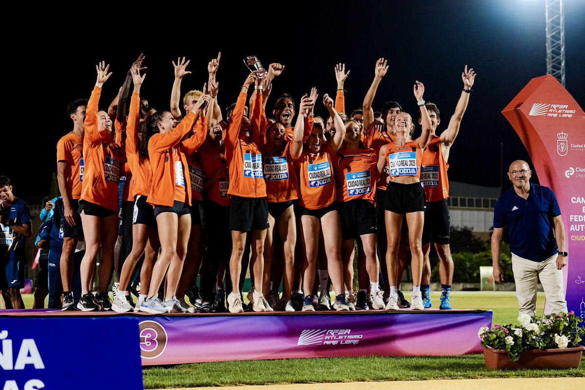 TERCEROOOOOOOOS!!!

🟠 La selección valenciana vuelve a subir al podio del Campeonato de España por Federaciones 

1️⃣ Cataluña
2️⃣ Madrid
3️⃣ Comunitat Valenciana 

ENHORABUENA 🧡