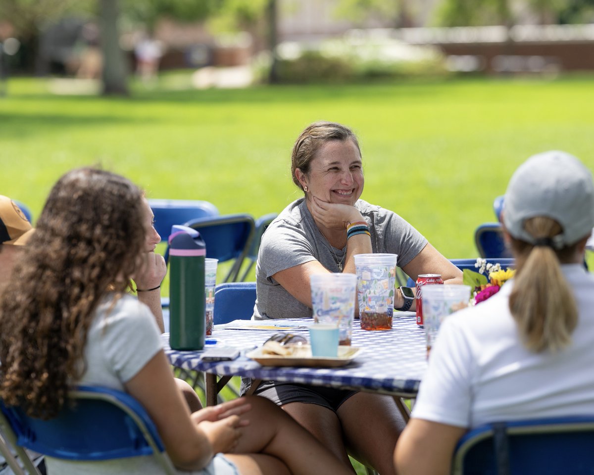 JohnCarrollU's tweet image. We’re one week out from our next Cookout on the Quad! ☀️🌭 Come spend the day exploring campus, learning about admission and financial aid, and chatting with faculty over lunch on the Quad. Bring your questions—and your appetite!
🔗 jcu.edu/cookouts