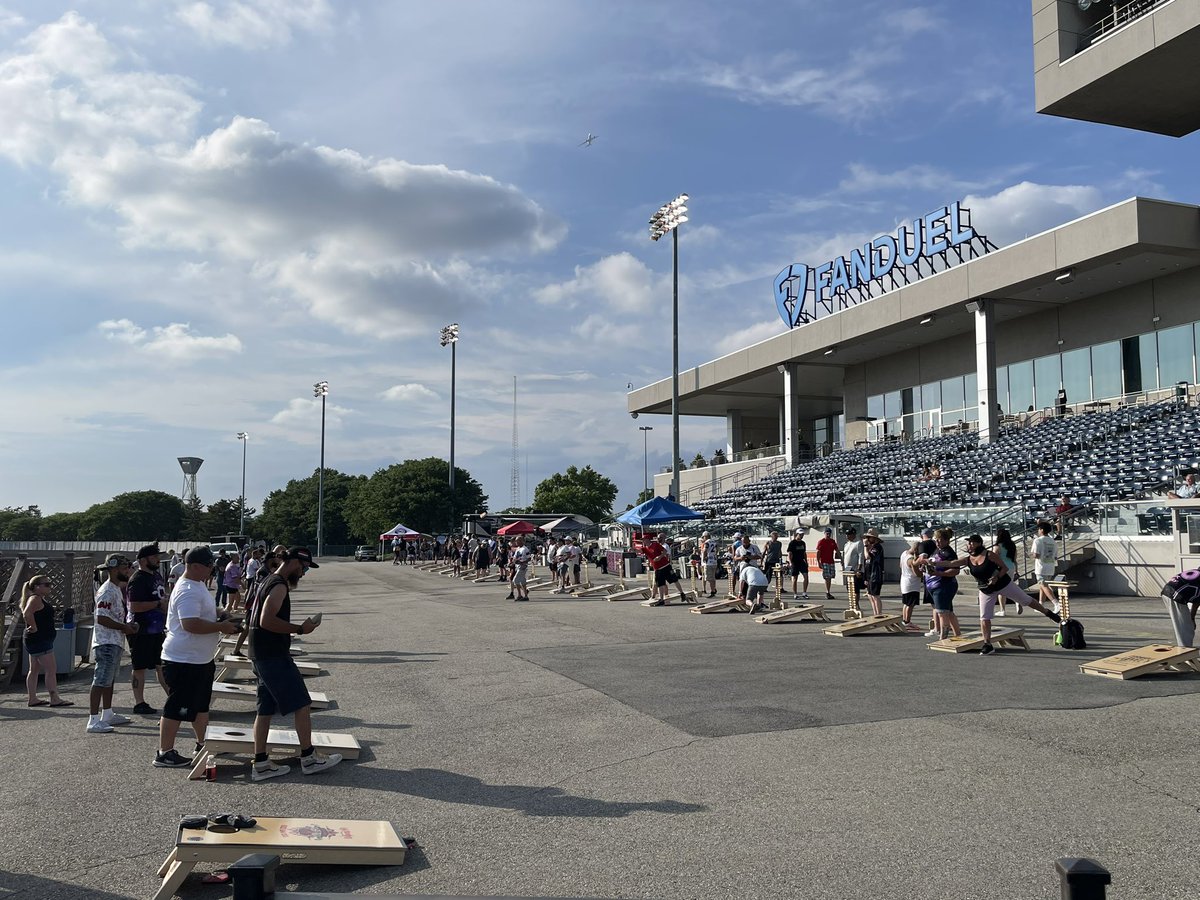 In addition to Meadowlands Pace night it is also Corn hole night <a href="/TheMeadowlands/">Meadowlands Racing</a>
