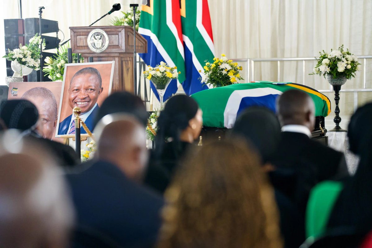 AmoruPaul's tweet image. Today, I joined thousands in Mpumalanga to honor the life of former Deputy President David 'DD' Mabuza. A man of the people, whose legacy of service and dedication will live on. Condolences to His Excellency, the President @CyrilRamaphosa, the family, and the South African…