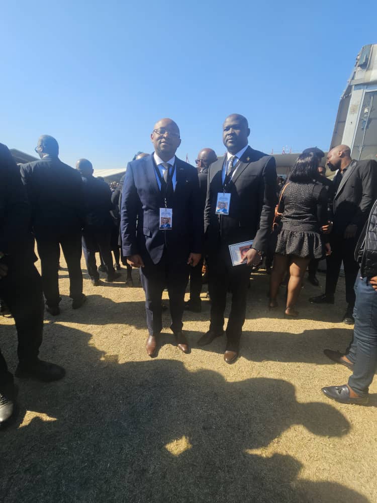 AmoruPaul's tweet image. Today, I joined thousands in Mpumalanga to honor the life of former Deputy President David 'DD' Mabuza. A man of the people, whose legacy of service and dedication will live on. Condolences to His Excellency, the President @CyrilRamaphosa, the family, and the South African…