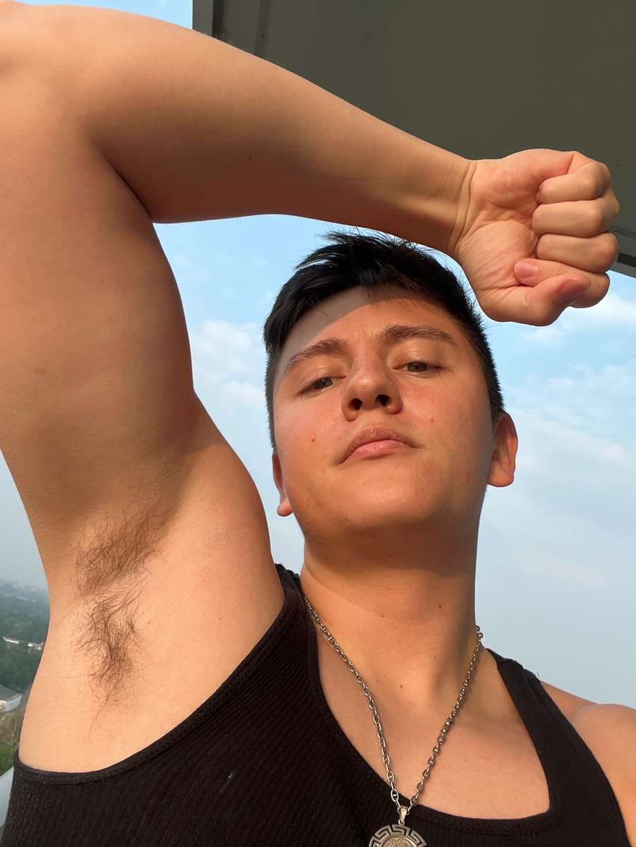 AlphaStarDom's tweet photo. Would you survive 10 minutes under me? 😈💪

@SweatGods @PitsWorship @AlphaArmpits @MuscleSweatKinks @DomPitsDaily @PheromoneKings #pits #sweatfetish #alphasweat #sniffmyarmpits https://t.co/m32KGbDOd7