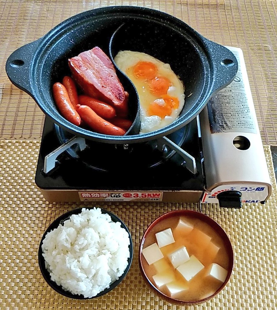 gakespoon's tweet photo. 最高の朝ごはん見てくれよ https://t.co/MAqt6kwttH