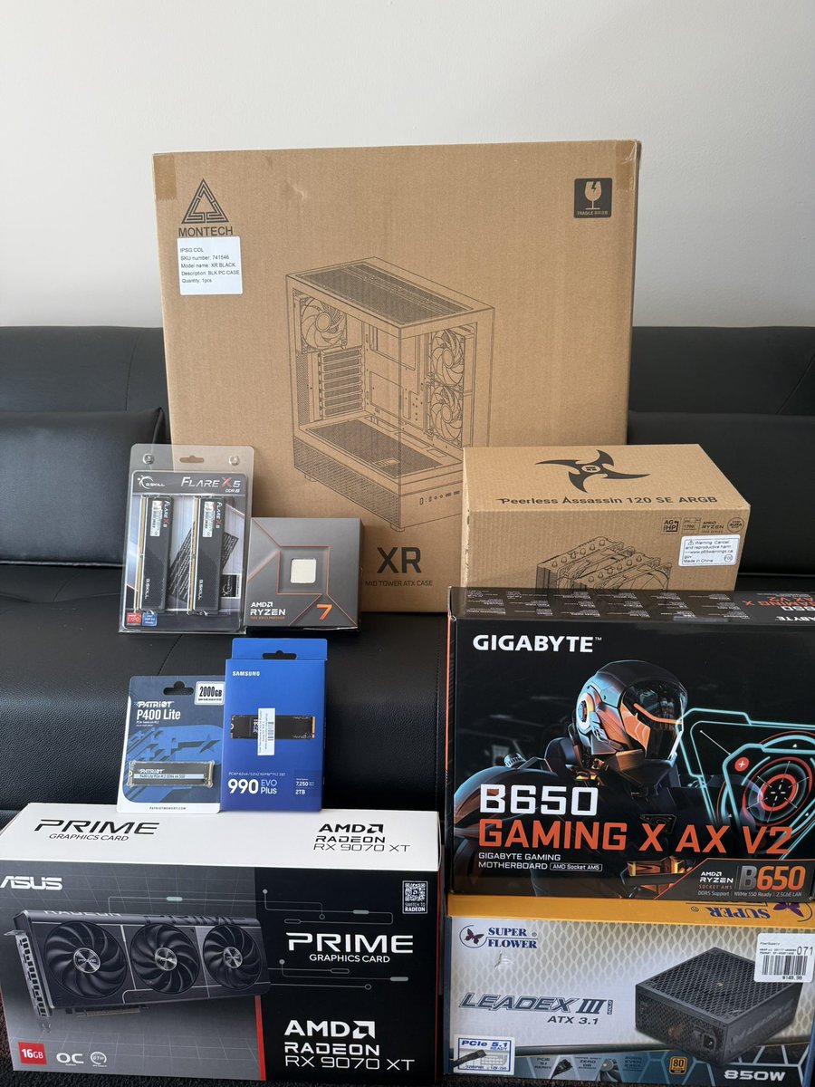 cwagungood's tweet photo. Well guys, one of my hard drives in my 9 year old #PC with a GTX SSC 960 in it failed, so it’s time to build a new #GamingPC! Lucky that we got #PrimeDay, #Fantastech, and #TechDays @MicroCenter. How did I do? https://t.co/u2KVuXYyqG I plan to get 1440p monitors on #BlackFriday. https://t.co/0ppOAI2jfR