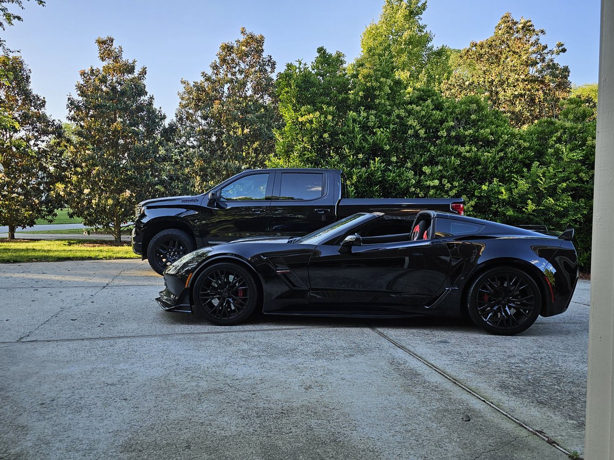 DPerlewitz's tweet photo. @Col2Vintage Still like triple black!  Oh and I'd pick number 2. https://t.co/iP6PLMrQV5