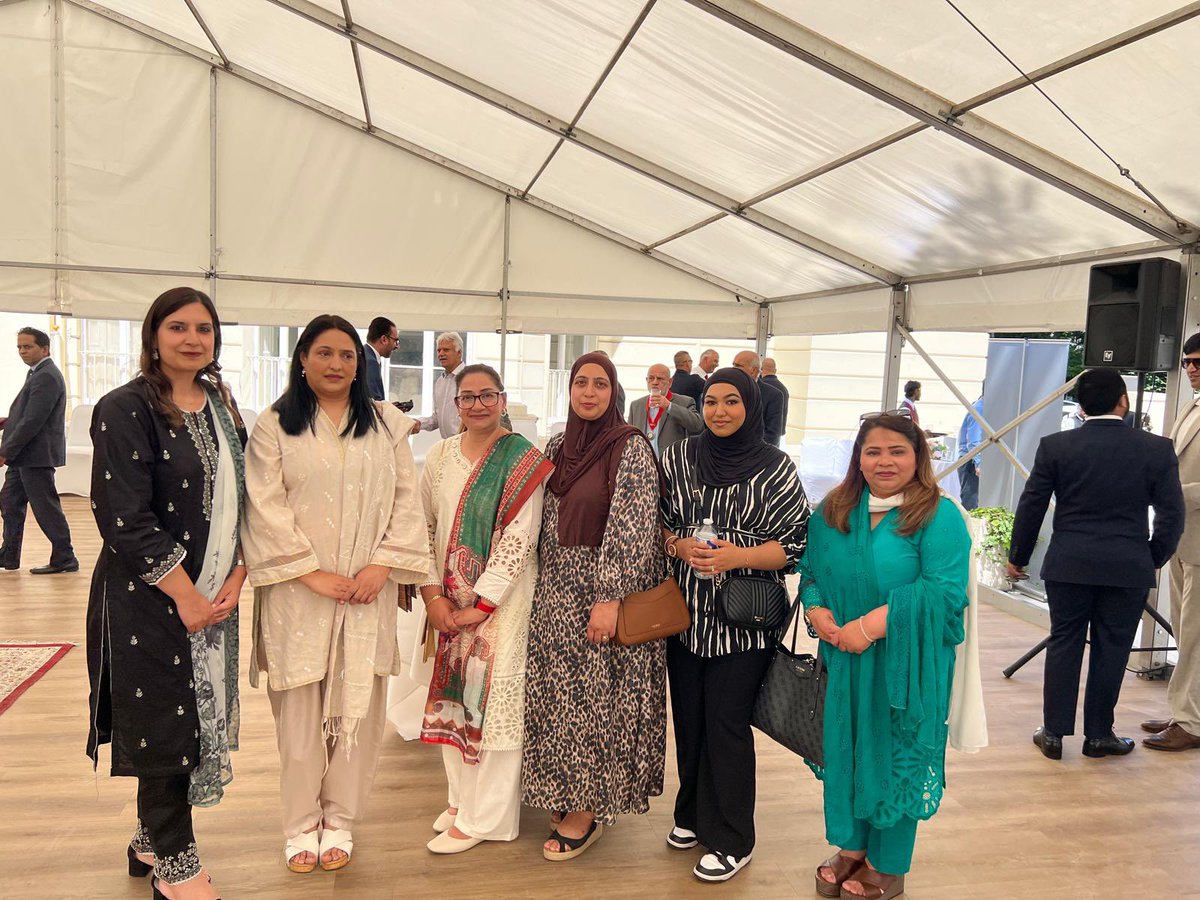 Aqsa1092's tweet photo. A vibrant gathering of British Pakistani councillors was held at the Pakistani high commission in London under the theme “ building together Pakistan”. It was a pleasure meeting all the councillors from across the country. https://t.co/fvBWIhSZxa