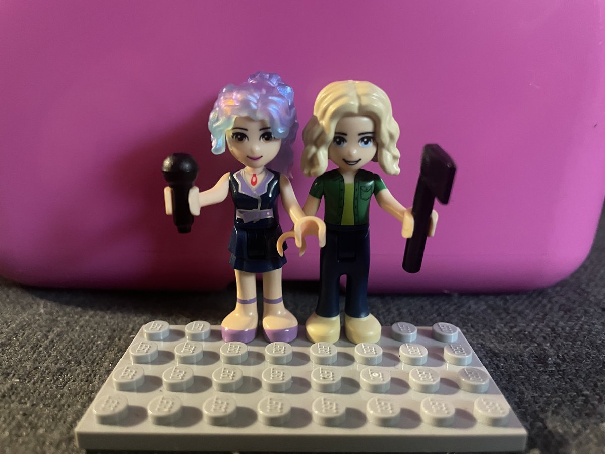 me and <a href="/GlitzGrape_/">Glitz✨</a> as lego ppl