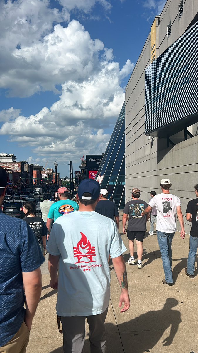 bench_burner's tweet image. WE OUT HERE #UFCNashville