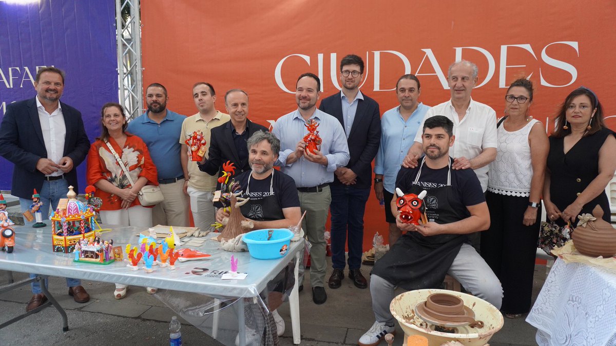 🎉Hui hem celebrat la 1ª jornada de la nostra Festa de la Ceràmica que ha comptat amb la presència d’artesans locals i de Barcelos, Carrara, Gabrovo i Limoge, Ciutats Creatives de la UNESCO 

🤝Amb la companyia d’autoritats de Barcelos i Montelupo, ciutats agermanades amb Manises