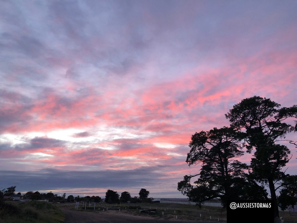 aussiestorm65's tweet image. Sunrise - Sunday 13th July 2025

#sunrise #VicWeather #Geelong #StormHour #nofilter #WINTER