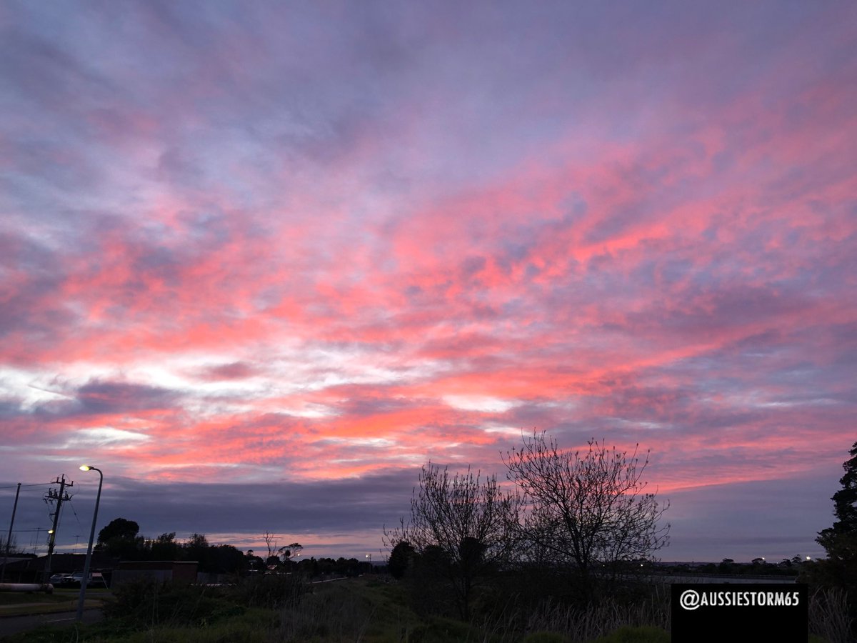 aussiestorm65's tweet image. Sunrise - Sunday 13th July 2025

#sunrise #VicWeather #Geelong #StormHour #nofilter #WINTER