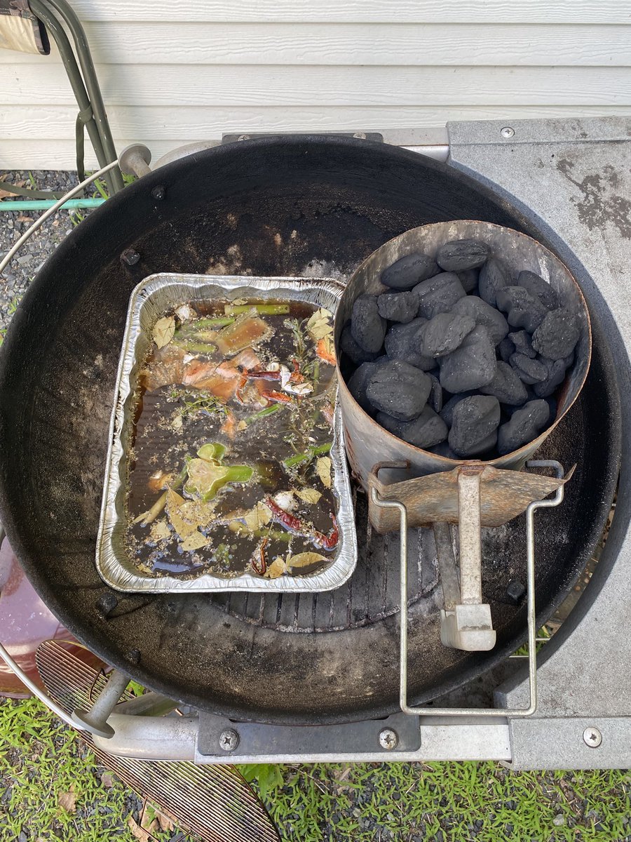 cap_018's tweet photo. Beer and BBQ what else is there? ๐บ ๐ฅ๐ค #Seared #Indirect #HotandFast https://t.co/J8zg3uxCon