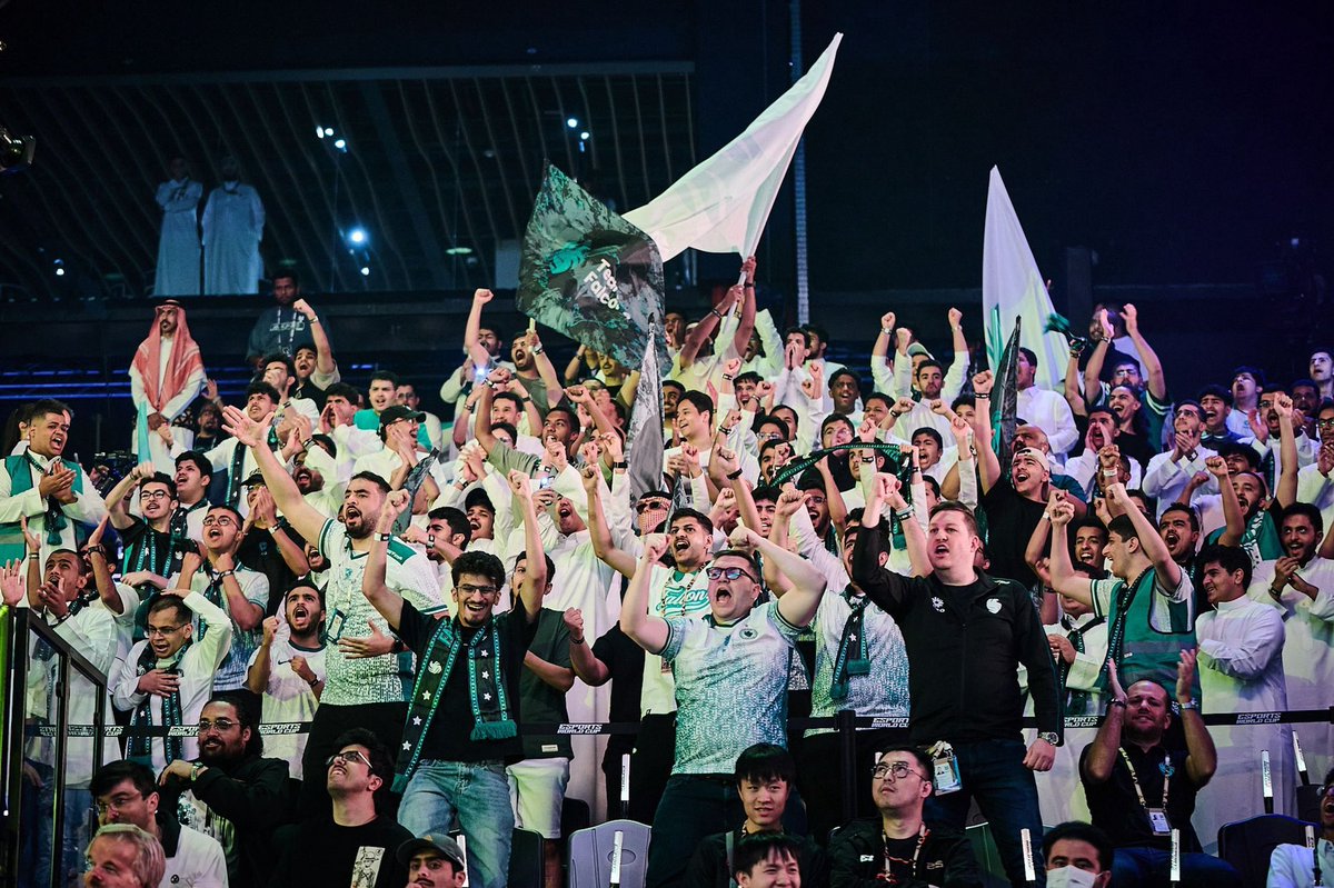 الحمدلله دائما وابدا

شكرا لكم يا اعظم جمهور شكرا لكم يا اعظم رابطه الله يعزكم ويعوضكم بالفرح اليوم في ايبكس🦅💚💚