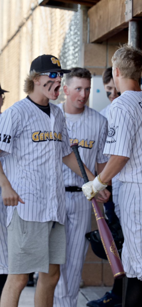 KeyErika83692's tweet photo. @SunwestLegion Another double header, another double win on Wednesday against Eugene Challengers. https://t.co/4T9a2XGjY9