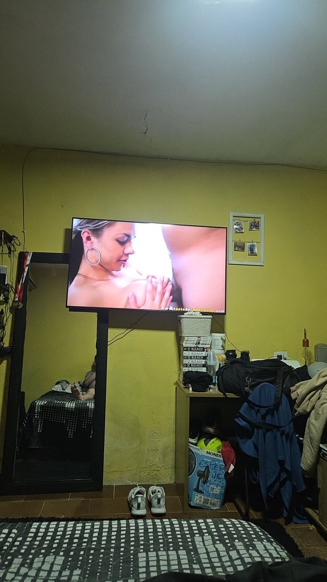 Falta só um punhetero pentelhudo comigo