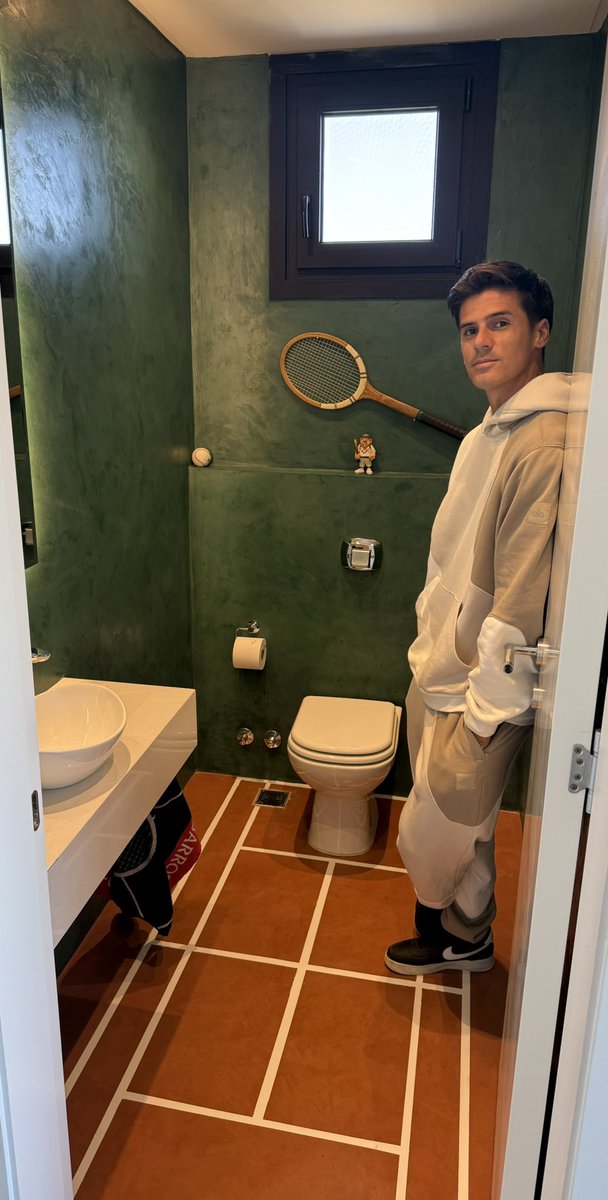 fedeecoria's tweet image. Flor: fede encárgate de la decoración del baño
La mojarra 🐟🤣😂